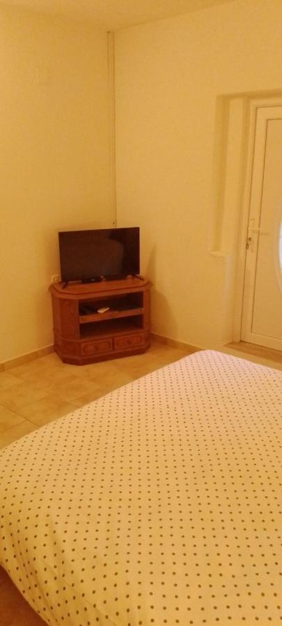 Apartman Kevin Karlobag Exteriör bild